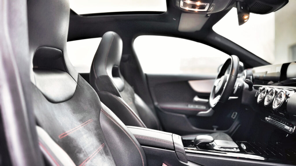 wnętrze Mercedes CLA 4Matic AMG