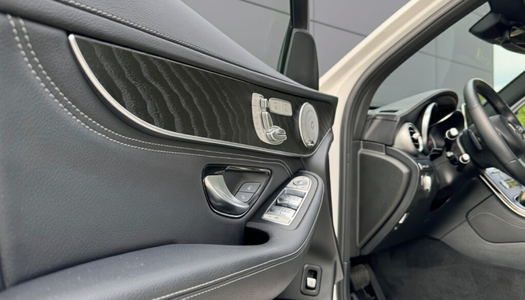 glc drzwi 1 Mercedes GLC wnętrze